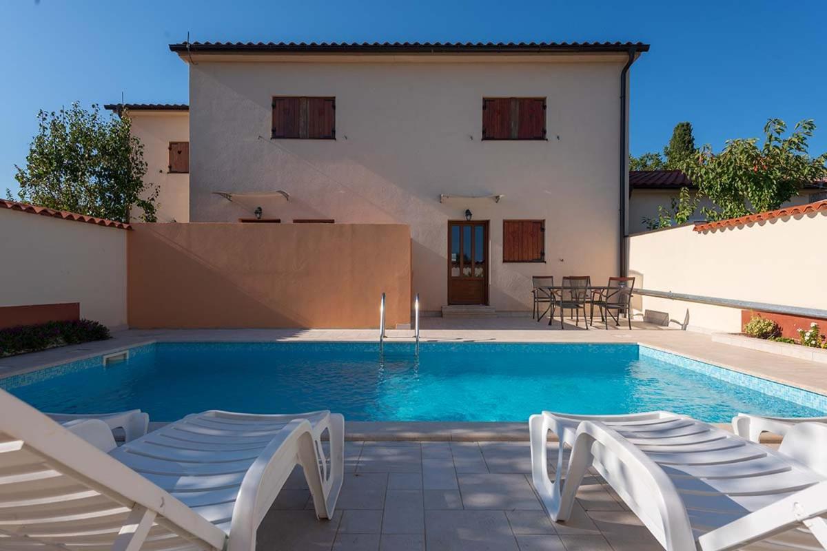 Villa House Melly With Swimming Pool à Rovinjsko Selo Extérieur photo