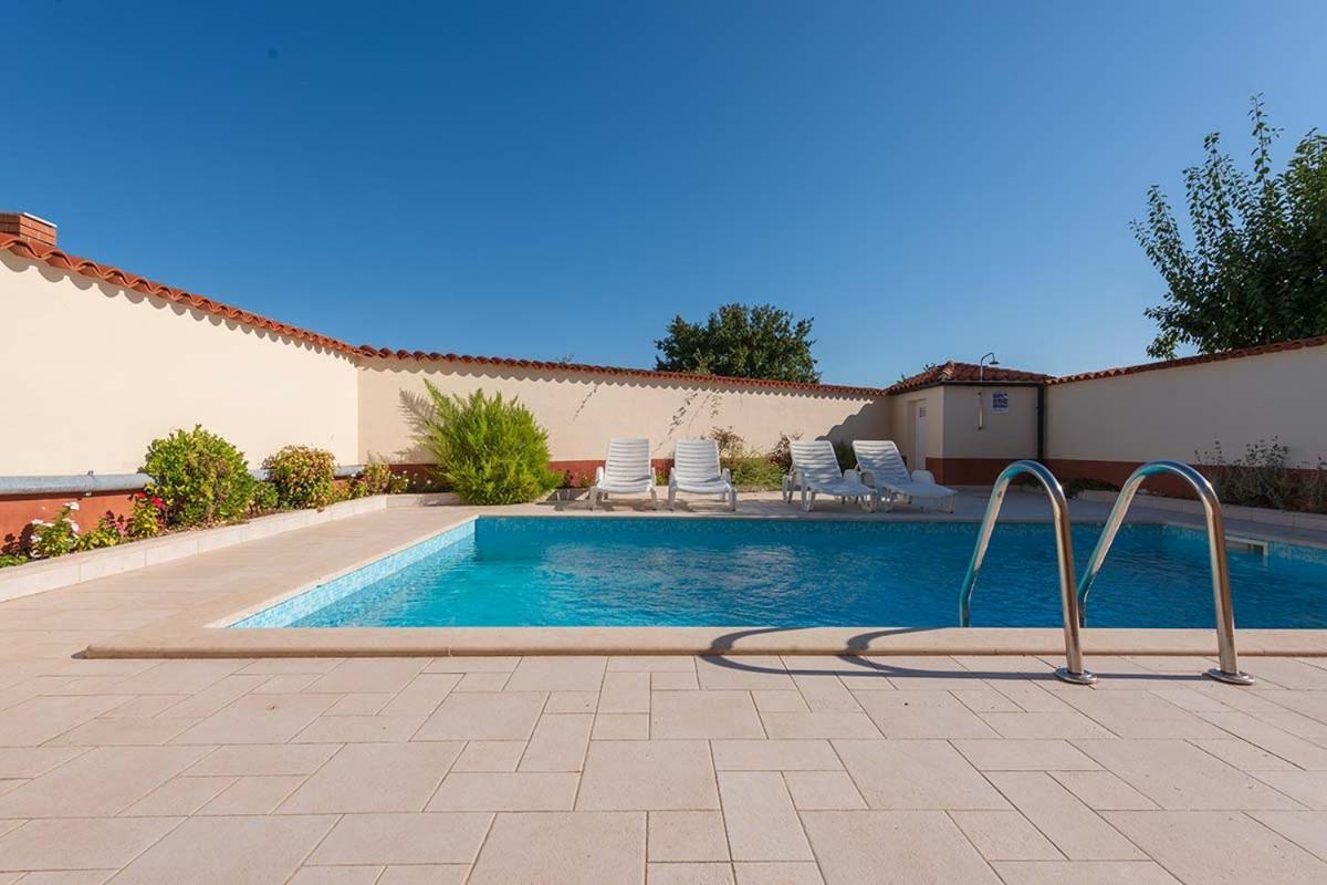 Villa House Melly With Swimming Pool à Rovinjsko Selo Extérieur photo