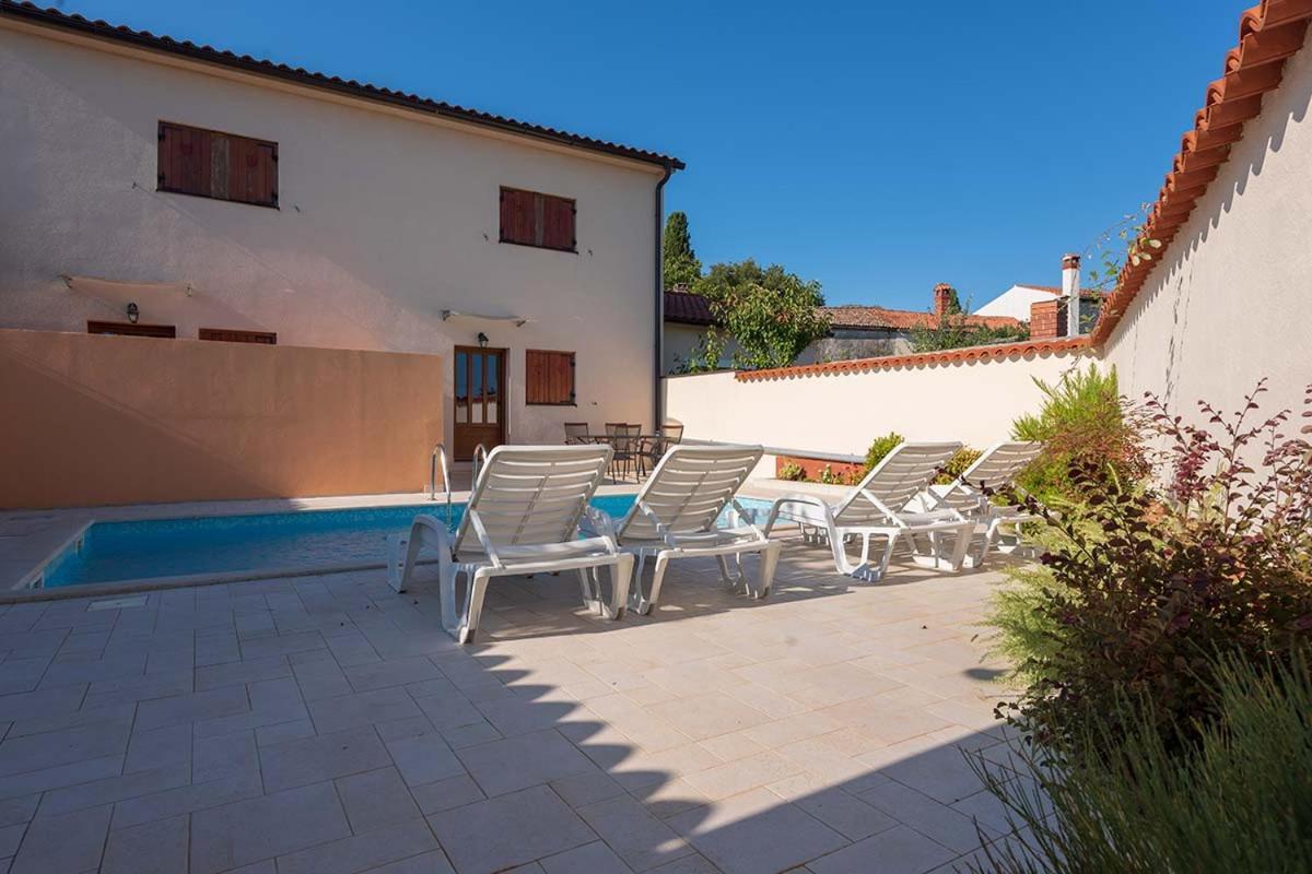 Villa House Melly With Swimming Pool à Rovinjsko Selo Extérieur photo