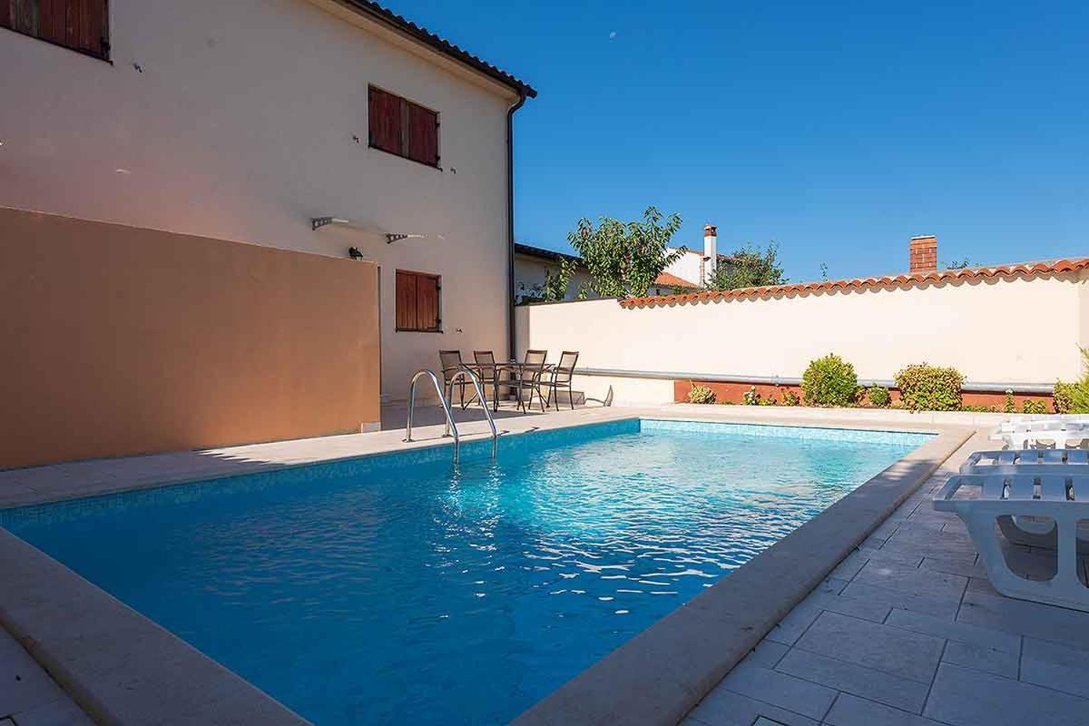 Villa House Melly With Swimming Pool à Rovinjsko Selo Extérieur photo